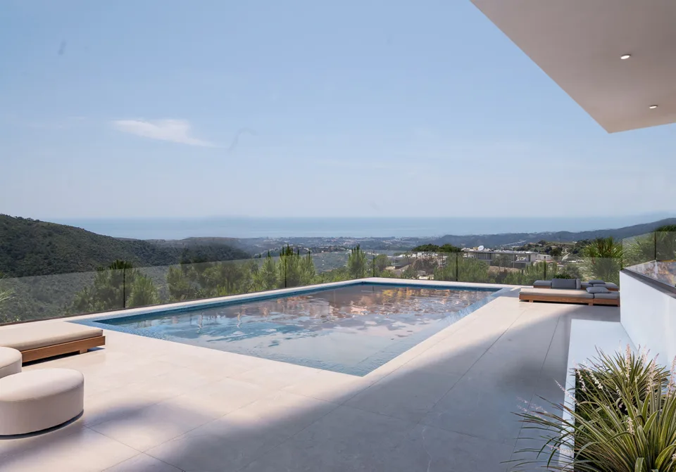 VILLA LYRA · photo 1 of 9