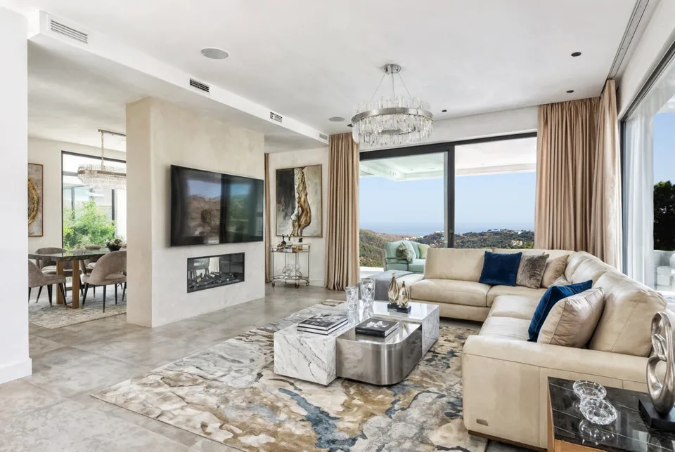 ZOE LUXE · photo 2 of 7