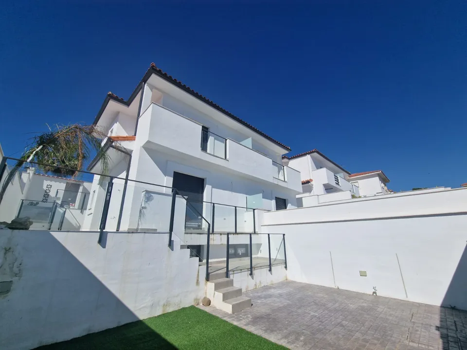 CASAS PAREADAS Y VILLA ALDEA HILLS - KEY READY! · photo 1 of 43