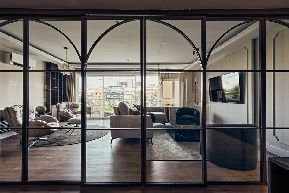 Apartment with 4 bedrooms in a selected location · photo 1 of 53