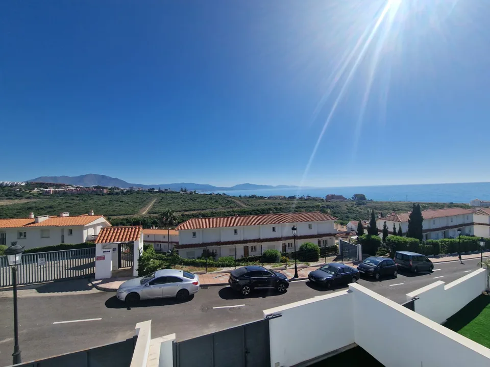 CASAS PAREADAS Y VILLA ALDEA HILLS - KEY READY! · photo 3 of 43